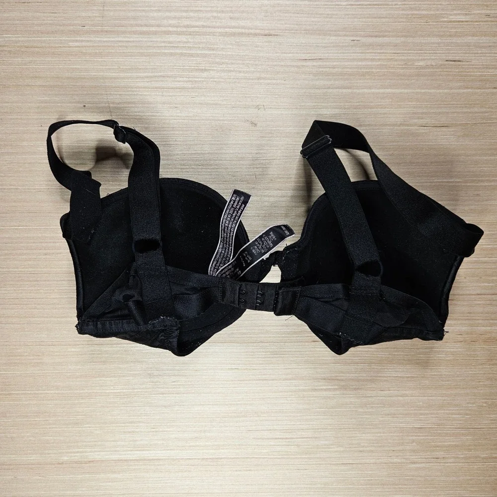 Victoria Secret Bra Women 32C Black  Very Sexy PushUp Quilted Underwire 370019‎